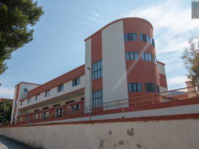 Infine degna di menzione � la Caserma Avieri, oggi sede di uffici a cui fanno riferimento tutti i reparti sia dell'ex aeroporto che del Comando Terza Regione Aerea situato sul Lungomare di Bari